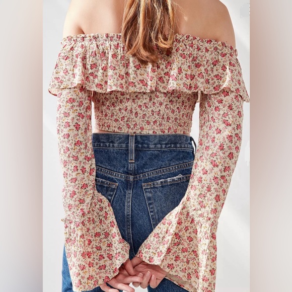 Kimchi Blue Kimora Smocked Ruffle Off-The-Shoulder Top. Size S - Picture 5 of 6